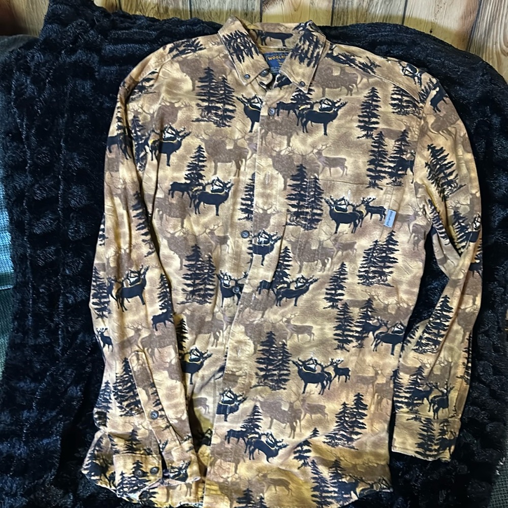 Men’s Woolrich elk print medium shirt